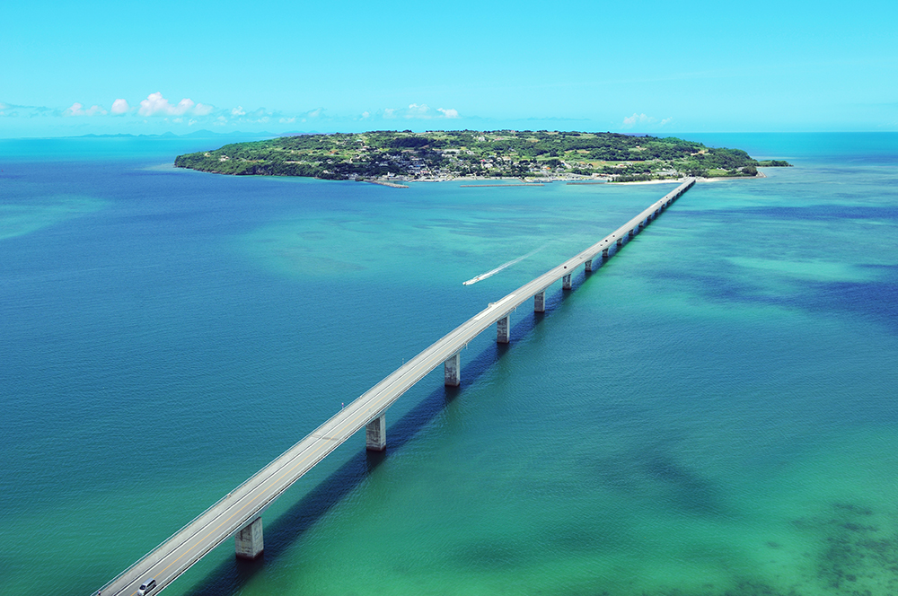 古宇利島 空と海の教会 Be Okinawa Resort Wedding この大きな碧 愛に包まれて 私たちは今日 家族になる