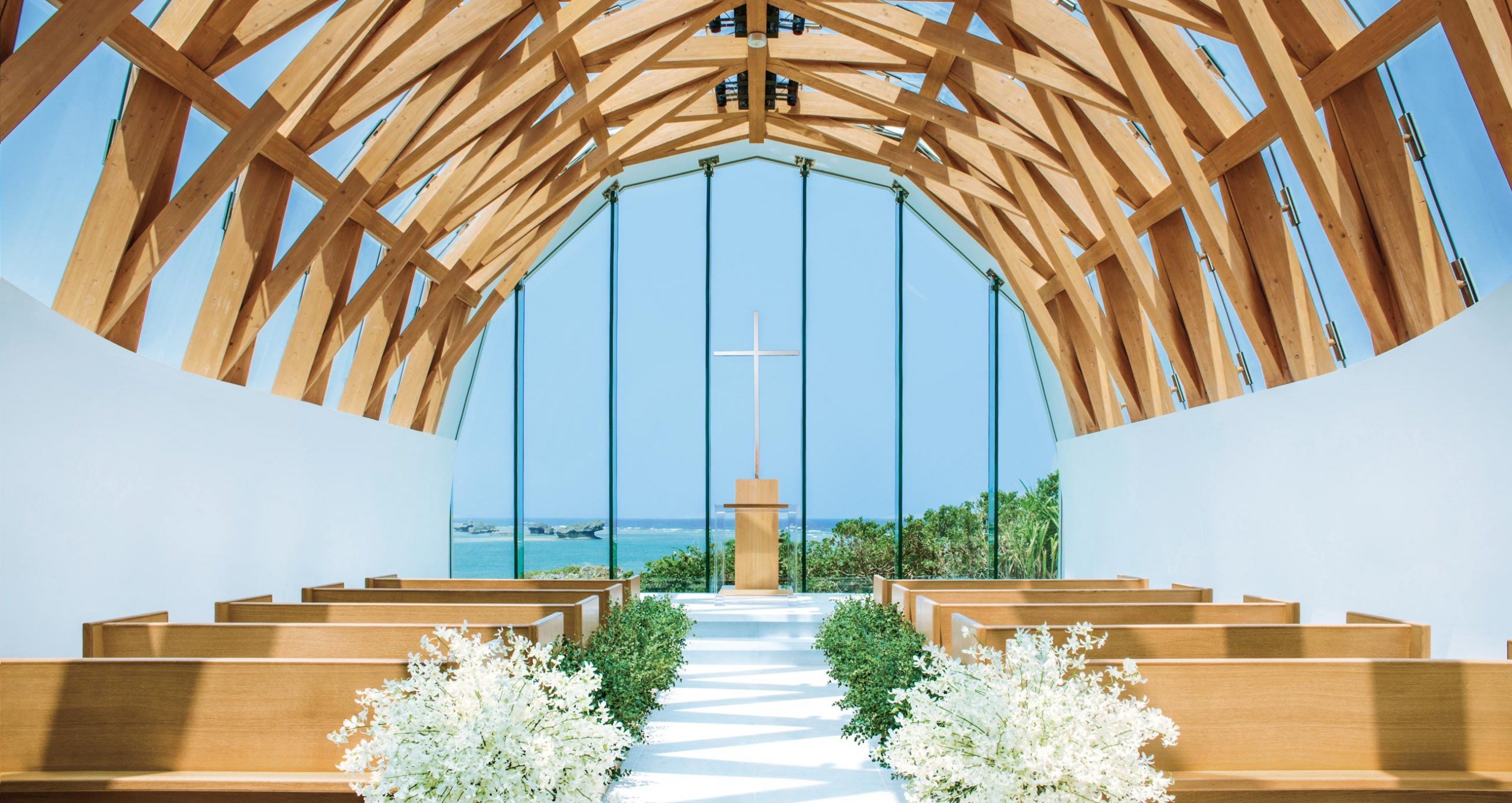 瀬良垣島教会 Be Okinawa Resort Wedding この大きな碧 愛に包まれて 私たちは今日 家族になる